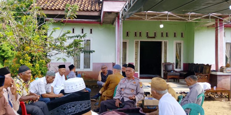 Polisi Sambang Duka, Wujud Kepedulian Polsek Sungkai Jaya kepada Masyarakat