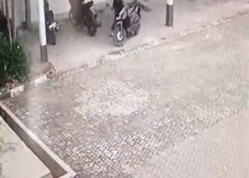 Maling Beraksi Lagi di Lampung Utara,Dua Pencuri di Kantor DPRD Lampung Utara Kabur Terekam CCTV